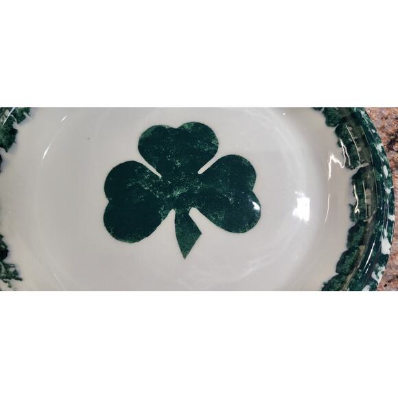 Green Clover Spongeware Pie Plate Pottery - 9" - Picture 2 of 16
